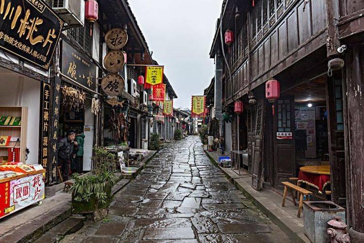 泰康保险“少东家”,35岁掌舵千亿基金